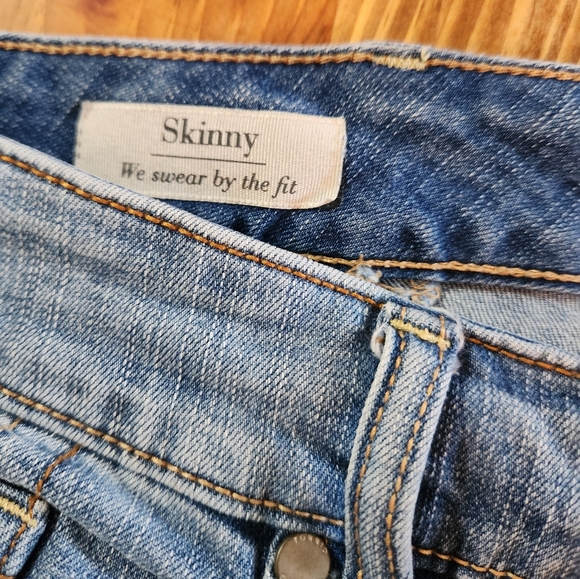 Torrid Womens Jeans Size 26.  Faded blue with more stonewash on front. - Picture 4 of 5